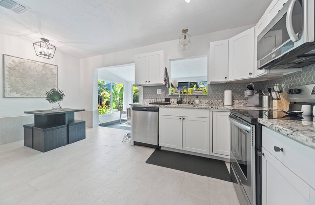 Serene 2BR with Expansive Backyard Oasis