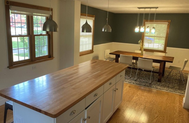 Serene 3-bedroom chalet in Springfield without Wifi