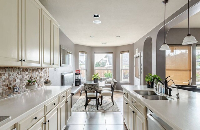 Serene 4BR Lux Home w Heated Spa Pool Massage Chair
