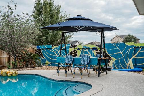 Serene 4BR Lux Home w Heated Spa Pool Massage Chair
