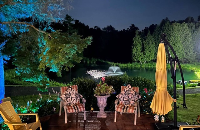 Serene 5BR Cottage with Hot Tub, Pool Table, and lake