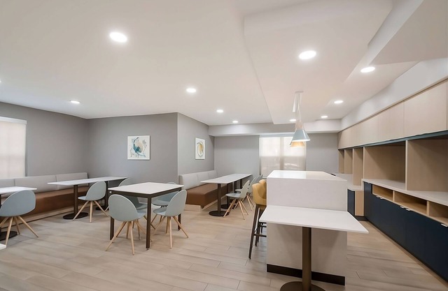 Serene and Comfortable Suite, Pets are Welcome, Fully-equipped Kitchen!