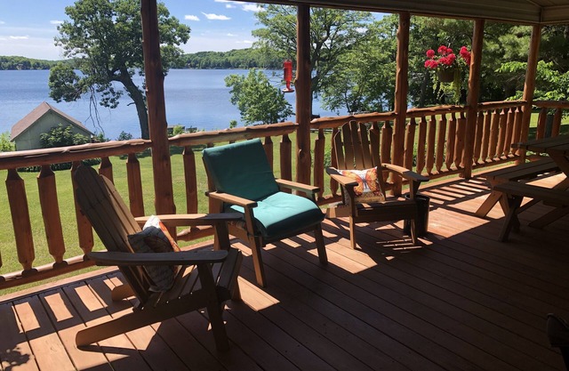 Serene Cabin Retreat with Stunning Views, Fishing, and Private Lake Access.