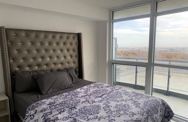 Serene Condo 10 minutes from Downtown Toronto