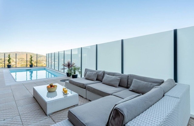 Serene Green Valley w/Heated Pool, Jacuzzi & BBQ