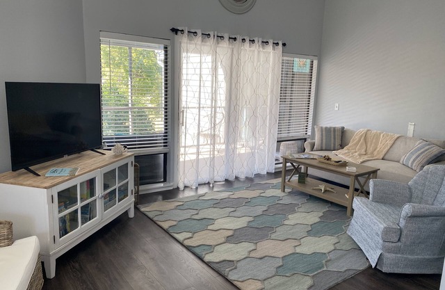 Serene Hampstead Condo on Golf Course near Ocean
