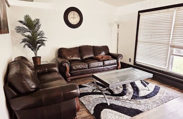 Serene Haven Retreat: Sleeps 16!