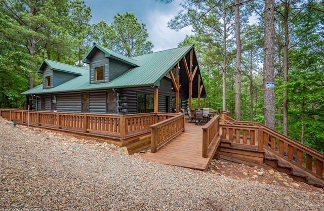 Serene Luxury cabin for Families/Couples! Mins away from lakes/activities