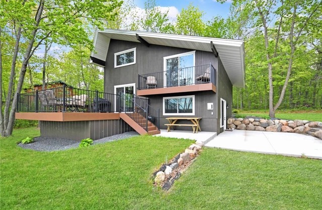 Serene pet-friendly lakefront cabin near Brainerd