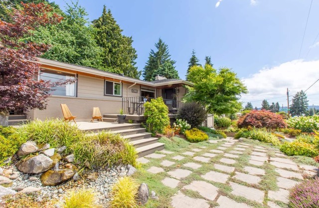 Serene Poulsbo 6br, Sleeps 12, Liberty Bay And Mountain Views
