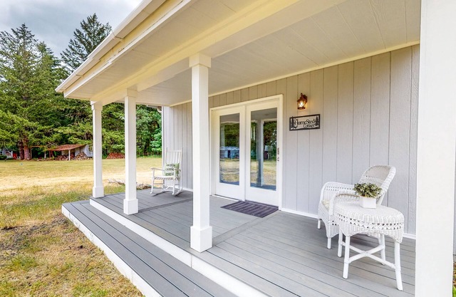 Serene Retreat by the Creek - Open-Concept Layout
