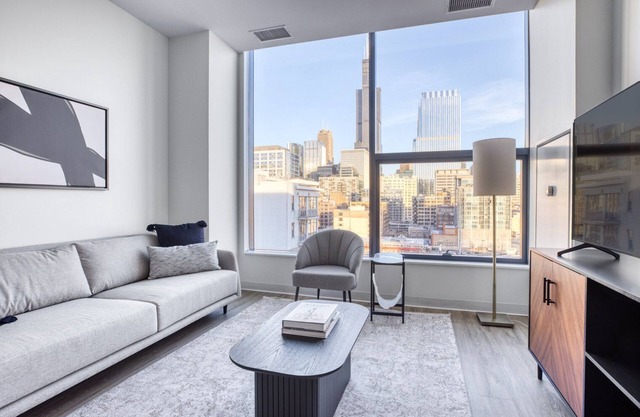 Serene West Loop 2BR w/Gym & Pool in heart of Greektown, by Blueground