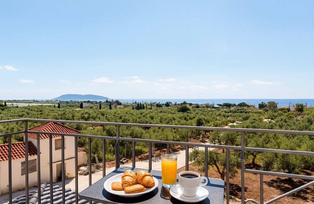 Serenity and Views - Beachside Escape