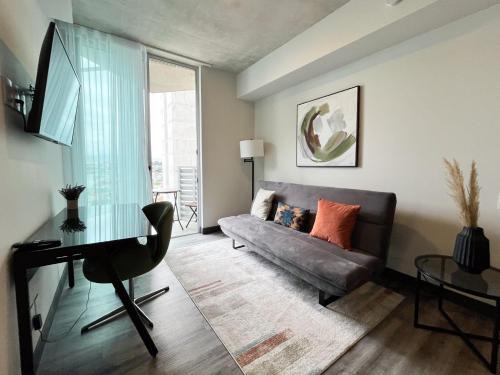 Serenity at 12, City Views and Wonderland Vibes!