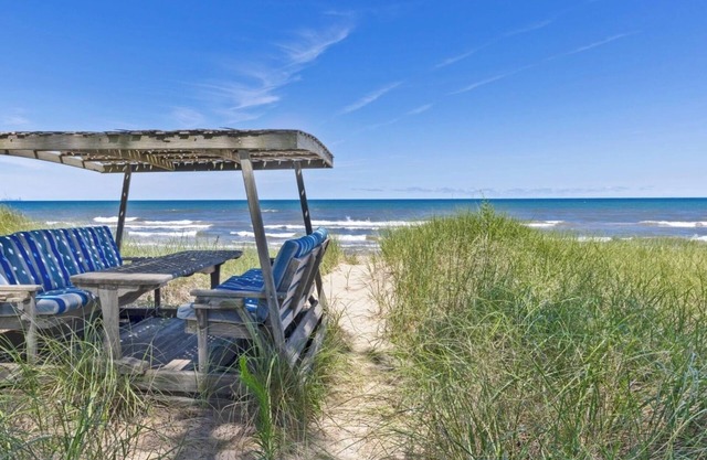 Serenity Beachfront 3 Bedroom Walkout Steps from the Shore Close to Nat’l Park!