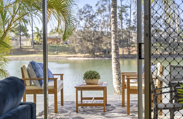 "Serenity by the Palms" Elanora a short stroll to Palm Beach