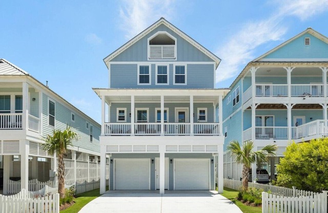 Serenity Cove: Luxe 4BR House w/Beach Access