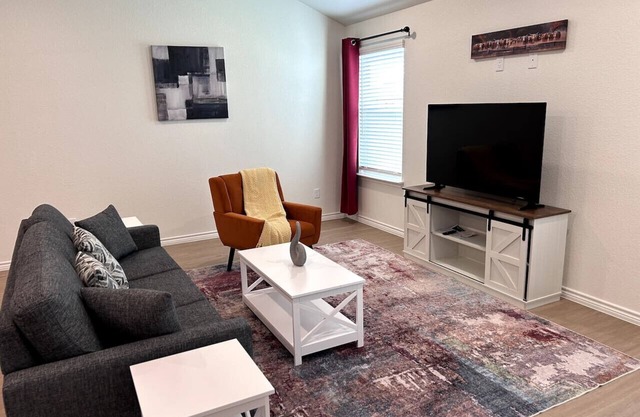 Serenity in Jarell - Four Bedroom House, Sleeps 8