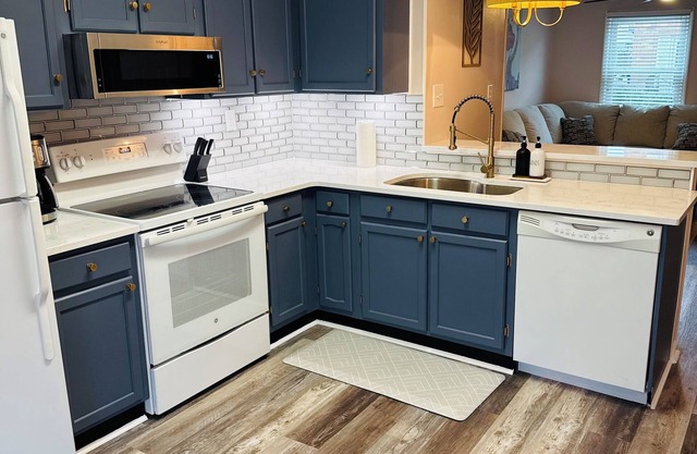 Serenity Shores 2 br/2.5 ba/North Myrtle Beach/pet friendly/Free Wifi & Parking