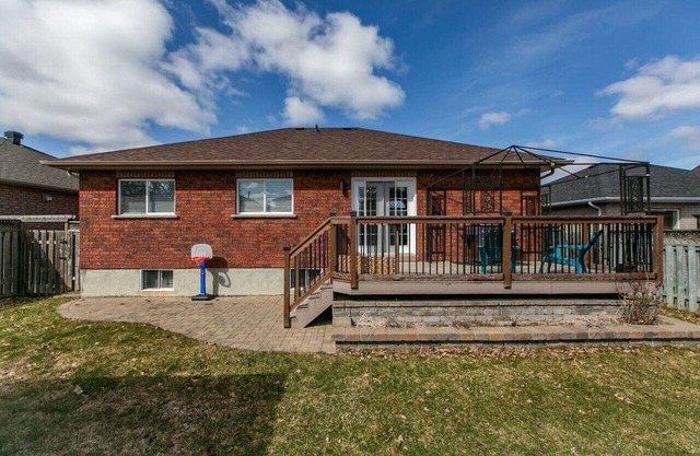 Serenity & Style: 4BR w/Hot Tub, BBQ & Fire Table