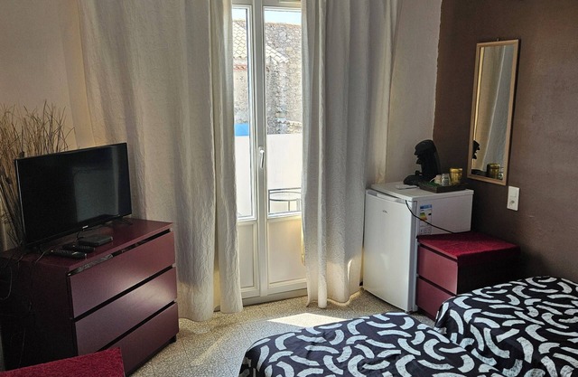 Serge Le Belge room 2 single bed with balcony