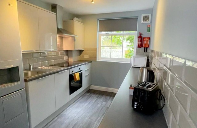 Serviced 2 bed Apartment-@Norton House in Mumbles