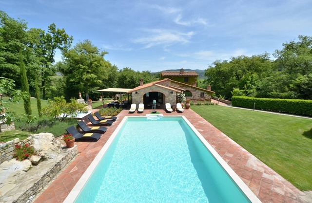 Sestuccia is a beautiful Tuscan villa just a short distance from Gaiole in Chianti