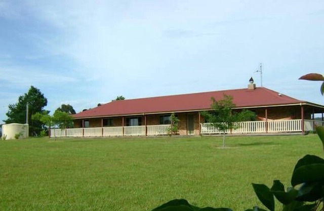 Set in the bush, family Friendly well optioned home close to lakes and beaches