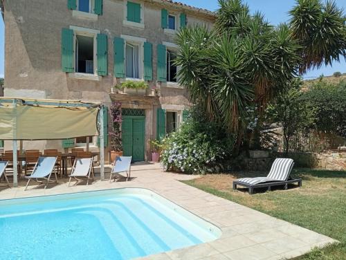 Set of 2 houses, 320 m2, pool, garden