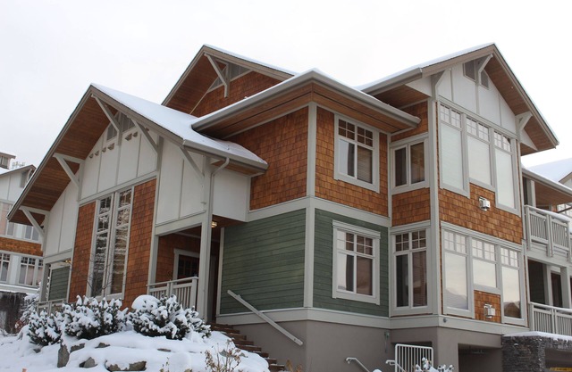 Settler’s Crossing- 2 bdrm Ski In/Out, Private Hot Tub, BBQ and Heated Garage