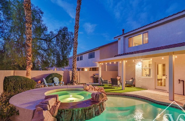 Seven Palms 4BD/3BA Home | 2,350sq ft | Pool | Sleeps 10