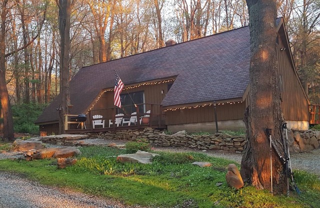 Seven Springs Cabin - Fox Tail Chalet - Authentic, Pet Friendly Log Cabin Chalet