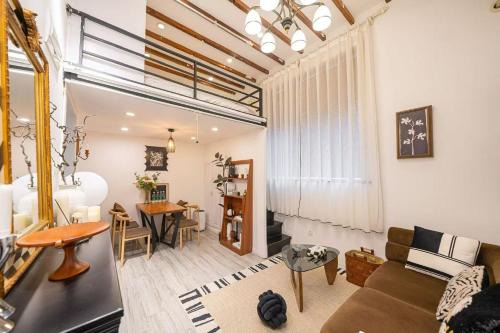 Shanghai Hills&Well-time MCM Family loft Near Line2 and line13 West Nanjing Road