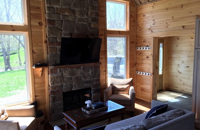 Sharbot Lake Waterfront Loft