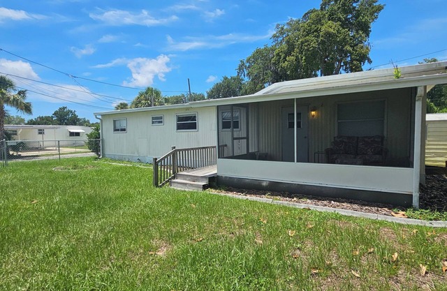 Shared semi waterfont property, 2 houses, one fenced lot, On Homosassa river!