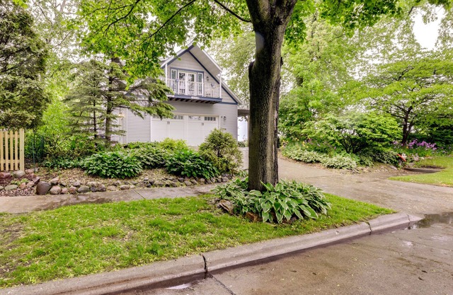 Sheboygan Getaway w/Deck + On-Site Lake Access!