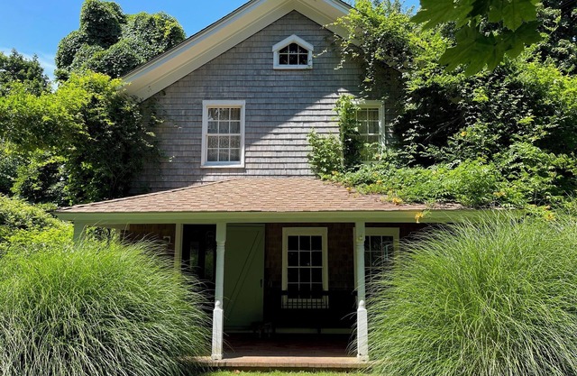 Shelter Island, NY Fully Renovated Farmhouse with Pool
