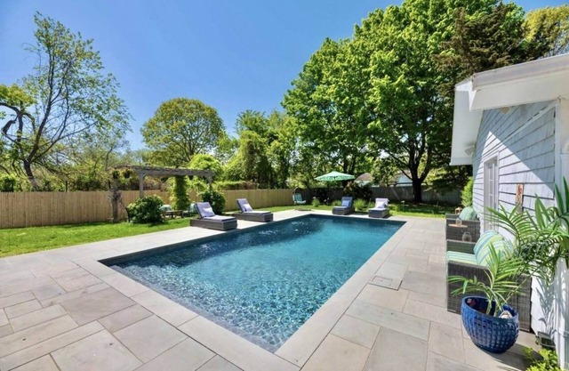 Shelter Island Retreat With Pool .Close To Beach & Pet Friendly