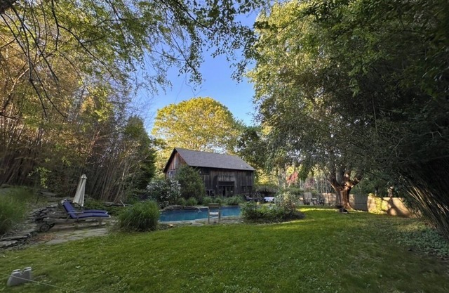 Shelter Island beauty - nature and light - modern barn with pool, walk to water