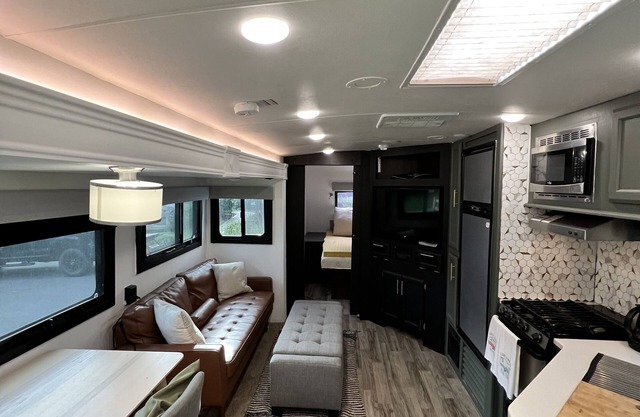 Shiloh Acres Farmhouse RV Stay