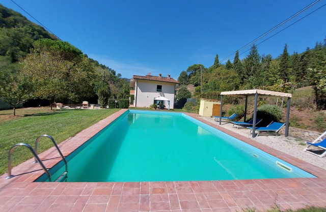 SHINY AND INDIPENDENT HOUSE CLOSE TO LUCCA.WITH PRIVATE GARDEN AND POOL.