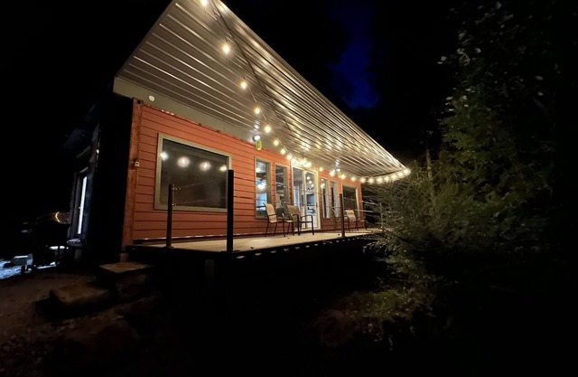 Shipping Container Cabin in the Woods of Red River Gorge-HotTub-Secluded-Private