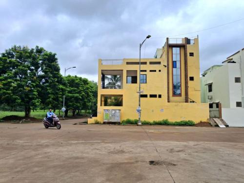 SHIVAY GUEST HOUSE & PG for short-stay near by BALCO MEDICAL CENTER,IIM, IIIT, HNLU, ITM, KALINGA UNIVERSITY, ADIWASI SANGHRALA,AND MANTRALAYA IN Naya raipur