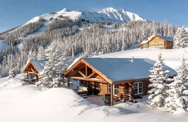 Shooting Star Cowboy Heaven Cabin, Ski-in/ski-out, Firepit, Views, Hot Tub