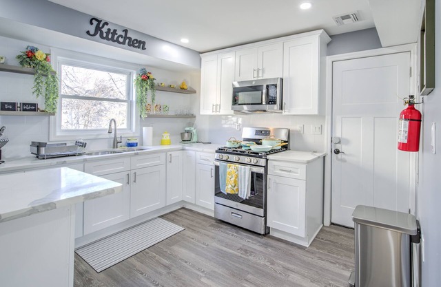 Shore house Family Vacation Home, NJnPet Friendly, 5-min walk to the theme park!