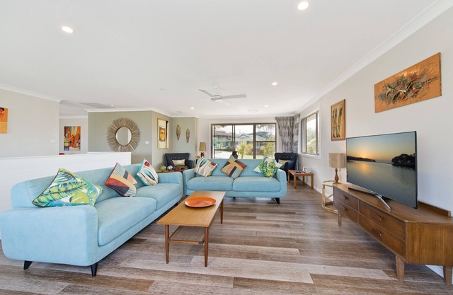 Shorebreak - Stunning Beachfront Location