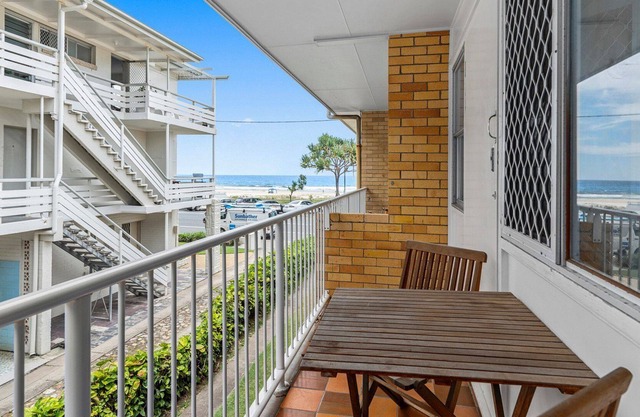 Shoreline 3 - Boutique beachfront apartment along Currumbin beach