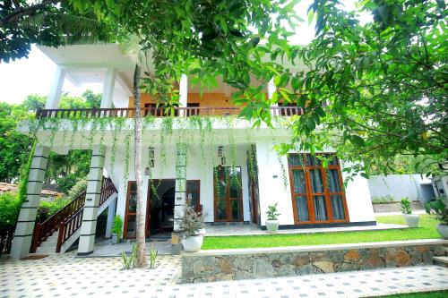 Shoreline House Hiriketiya