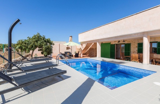 SHORT DE SON FIDEU - Modern villa in the countryside with pool and close to the beach with