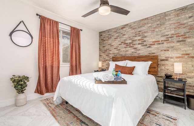 Short North Condo | Walkable + Parking | Laundry